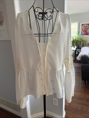 BCBGMaxAzria Ivory Lace-Trim Open Peplum Blouse